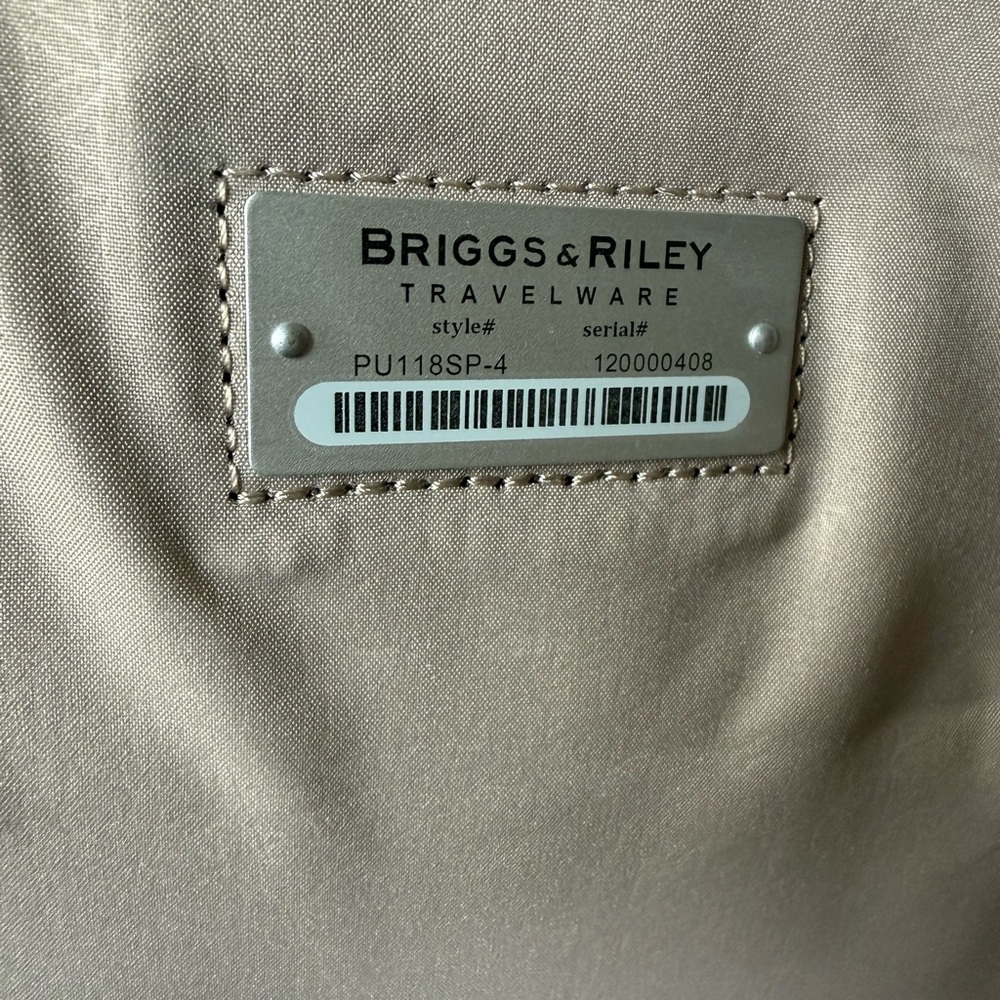 Briggs & Riley Black 4 wheel under seat carry-on - Picture 9 of 14